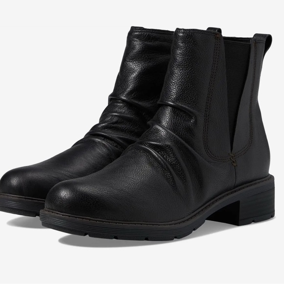 Clarks Hearth Rose Black Leather Women's Boot Size 8M New Without Box - Picture 1 of 3